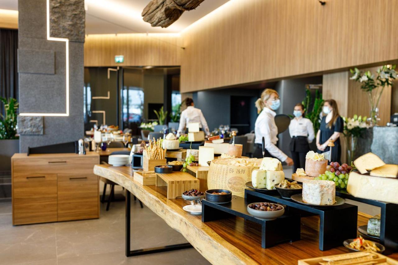 Qosmo Brasov Hotel 외부 사진