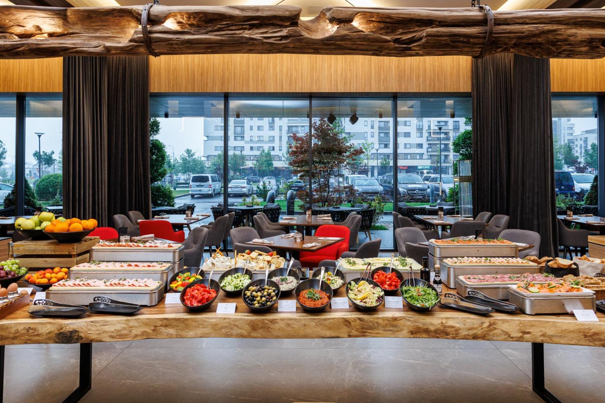 Qosmo Brasov Hotel 외부 사진