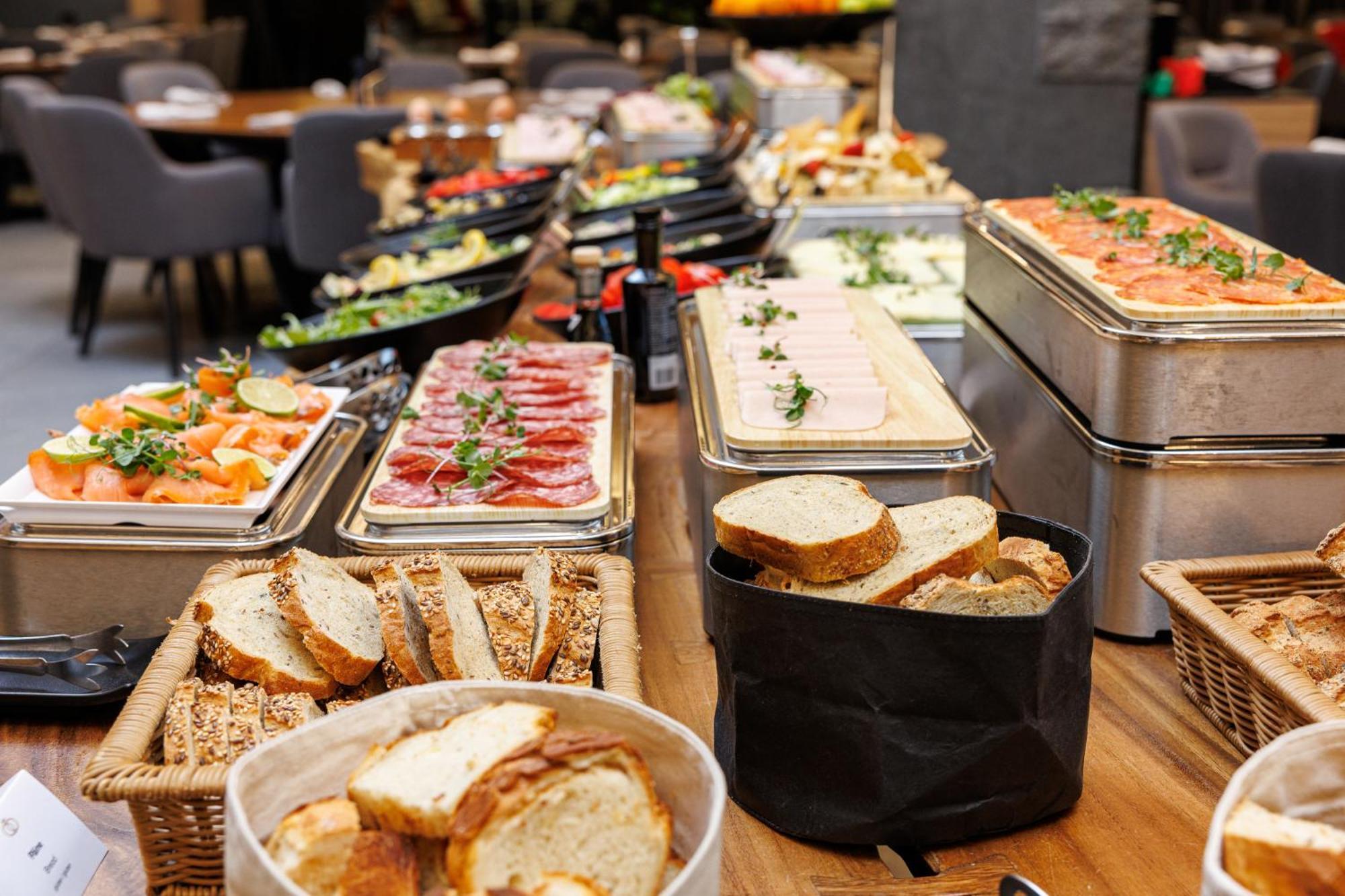 Qosmo Brasov Hotel 외부 사진